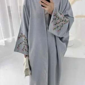 ملابس إسلامية تقليدية متواضعة مطرزة، ,Modest traditional Islamic clothing embroidered,