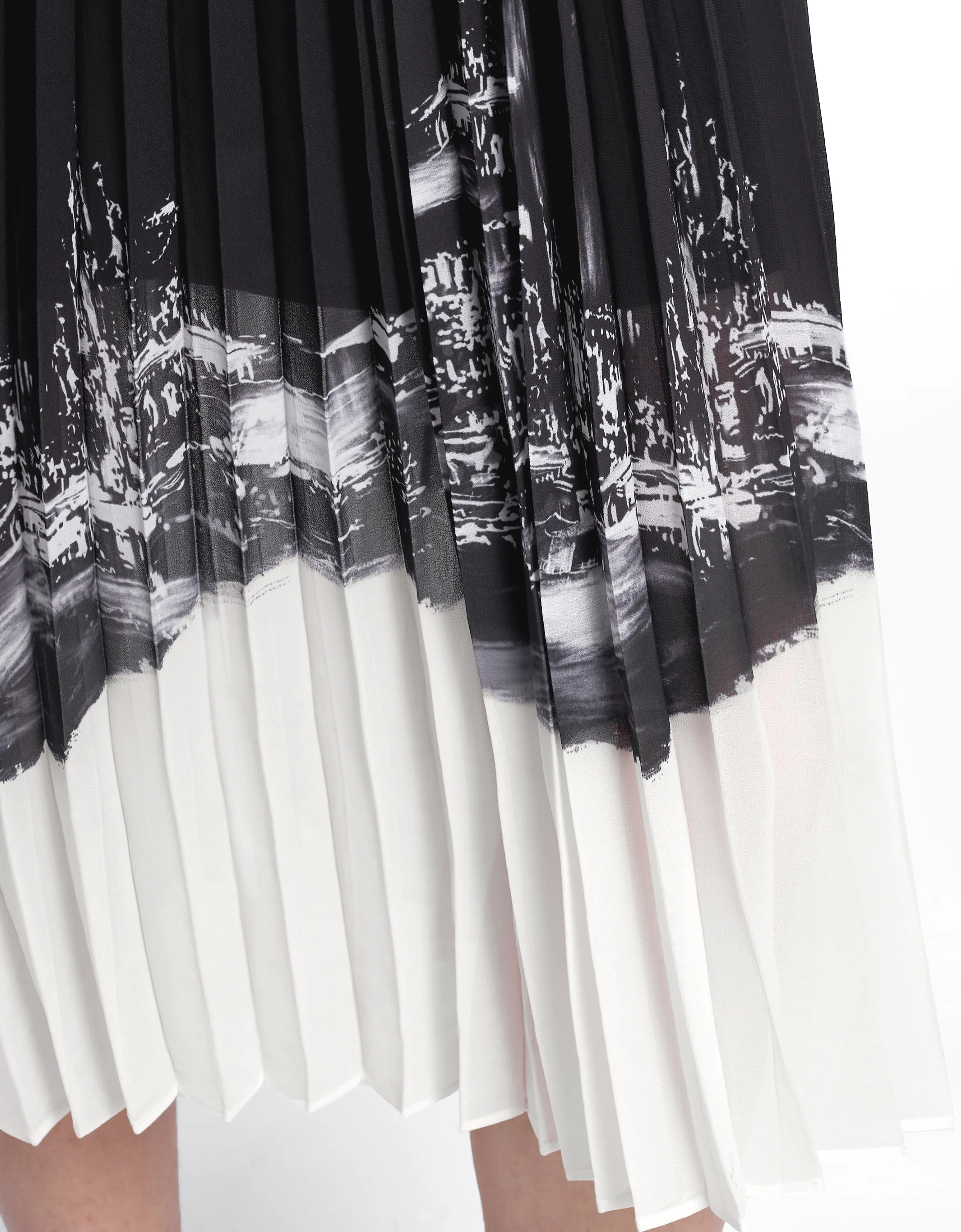 Contrast Print Pleated Dress
